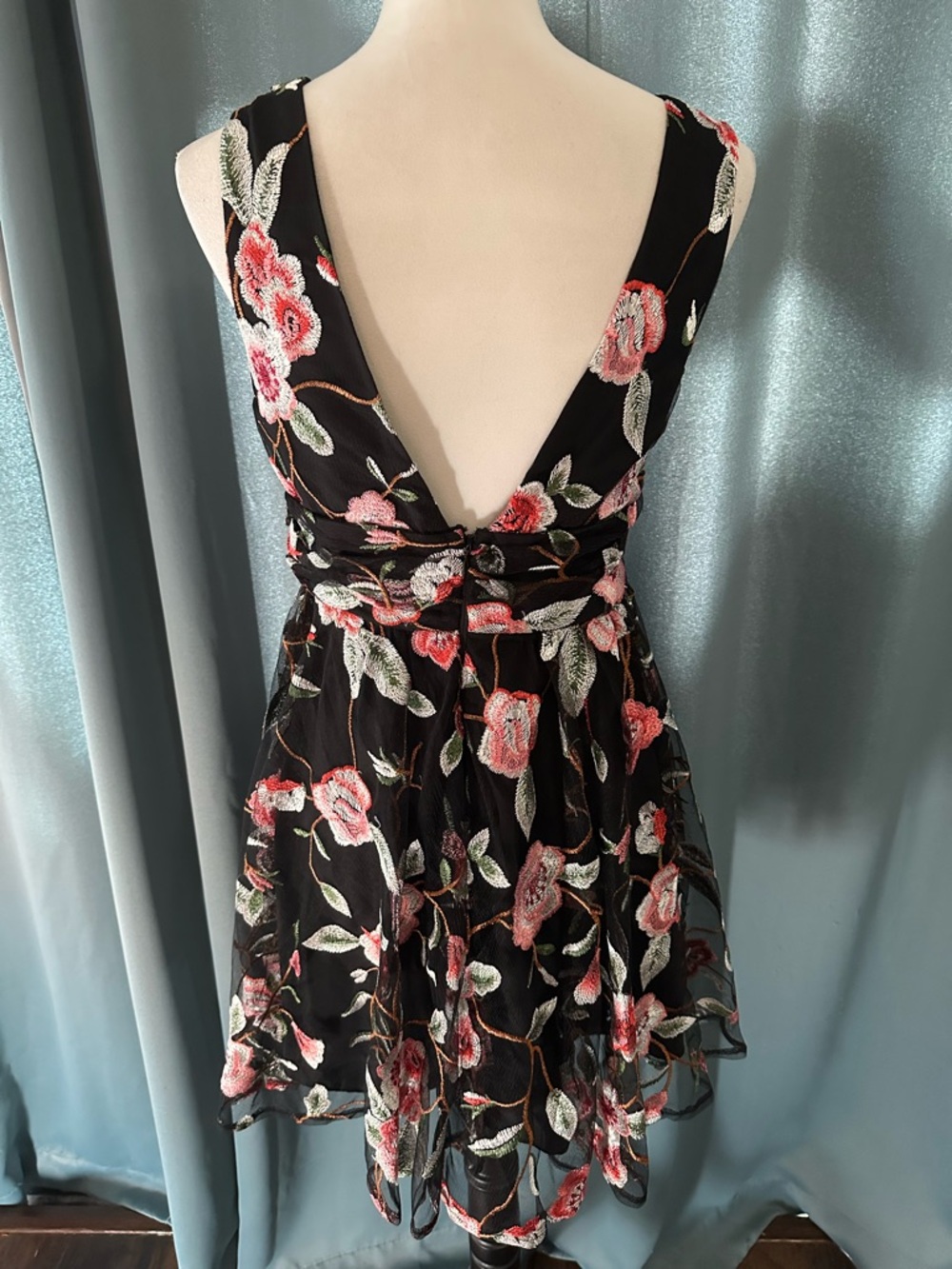 AQUA Luxe Black Embroidered Floral Mesh Dress Small V-Neck Fit & Flare - Picture 4 of 9